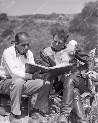 Dan O'Herlihy behind the scenes film The Virgin Queen 45bx06-167