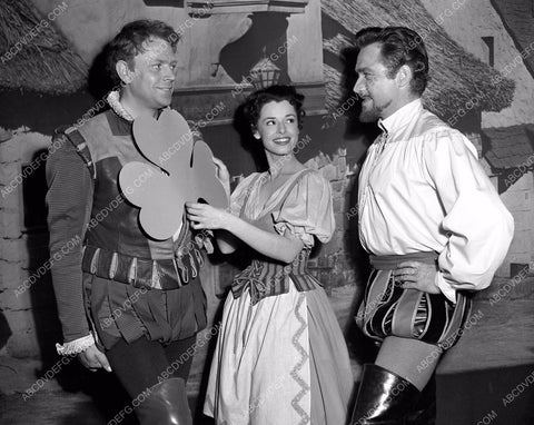 Dan O'Herlihy Joan Collins Richard Todd having fun Virgin Queen 45bx06-284