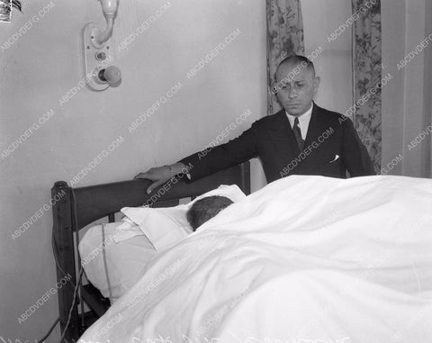 news photo Erich von Stroheim makes hospital visit 45bx06-289