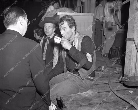 John Wayne enjoys cup of joe behind the scenes 45bx06-320