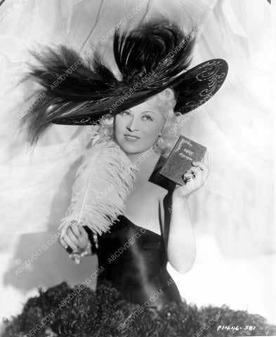 great Mae West portrait with diary 45bx06-337