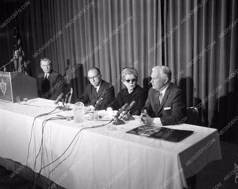 Mary Pickford Leslie Fenton some board type meeting 45bx07-009