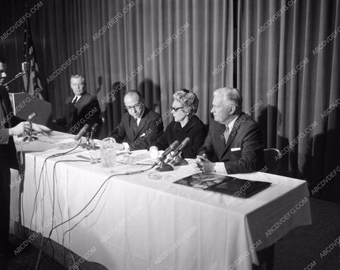 Mary Pickford Leslie Fenton some board type meeting 45bx07-012