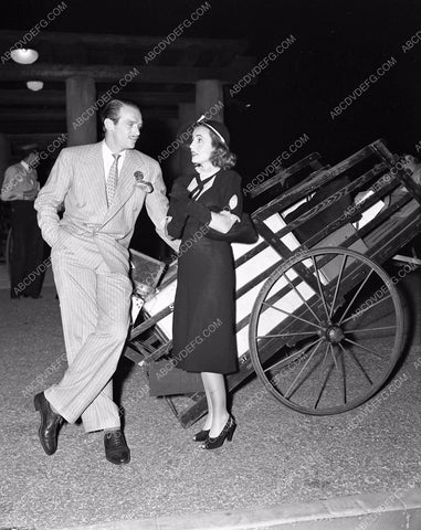 Douglas Fairbanks Jr. wife Mary Lee and a buch of luggage 45bx07-015