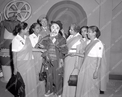 circus clown greets Indian Women's Group 45bx07-048