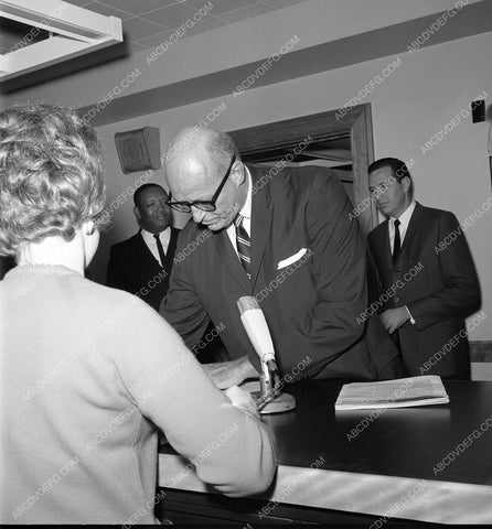news photo James Roosevelt (son of president) applies for job 45bx07-099
