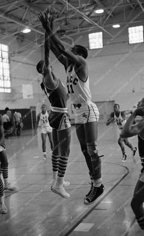 sports photo LACC college basketball v Holywood University 45bx07-138