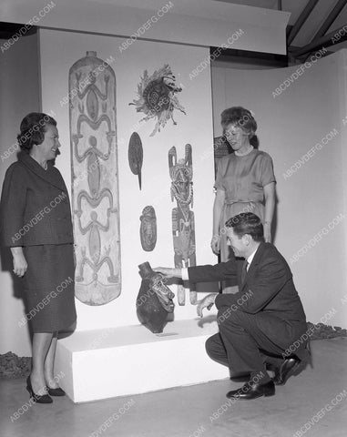 LACMA ? New Guinea art exhibit 45bx07-182