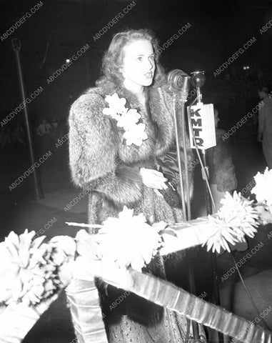 Deanna Durbin at the KMTR microphone 45bx07-211