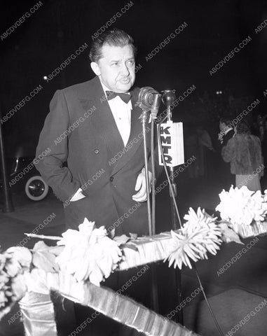 Jean Hersholt at the KMTR microphone 45bx07-212