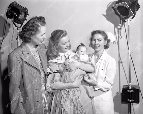 Peggy Cummins behind the scenes film Forever Amber 45fa-53