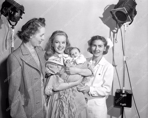 Peggy Cummins behind the scenes film Forever Amber 45fa-54