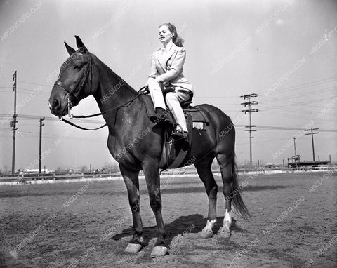 Peggy Cummins on horseback 20th Century Fox Backlot Forever Amber 45fa-96