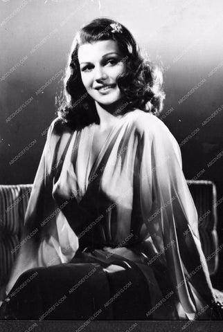 Rita Hayworth seated portrait 4623-02