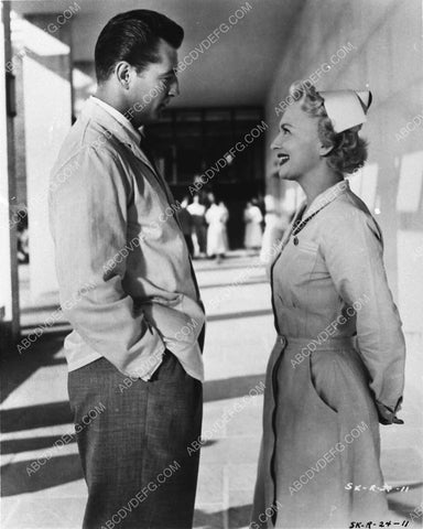 Robert Mitchum Olivia de Havilland film Not As a Stranger 4658-27