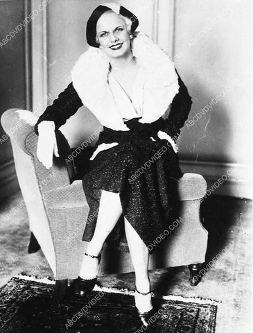 Jean Harlow sits down for a quick snap shot 4721-27