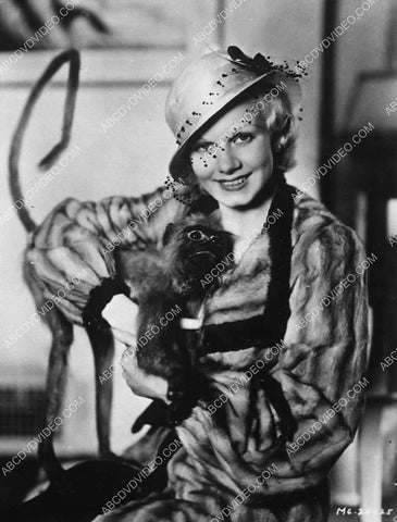 Jean Harlow posing w a cute little monkey 4721-29