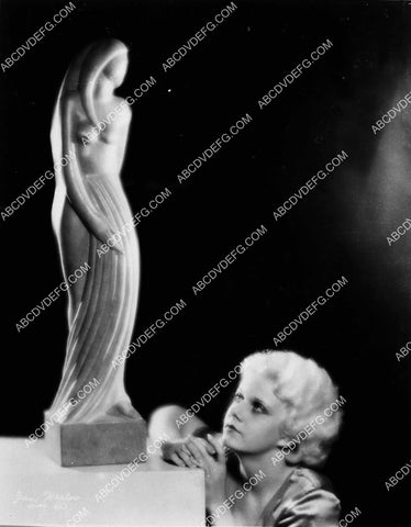Jean Harlow admiring a statue 4722-12