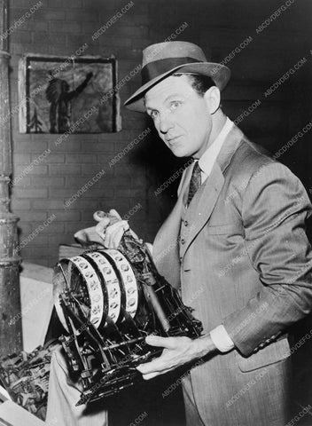 Robert Stack with slot machine guts in TV The Untouchables 4896-27