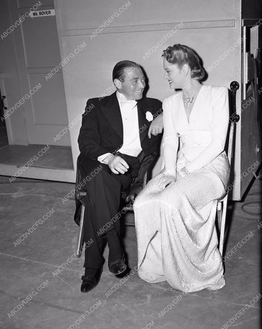 Peter Lorre behind the scenes Alexis Smith dressing room 4b09-040