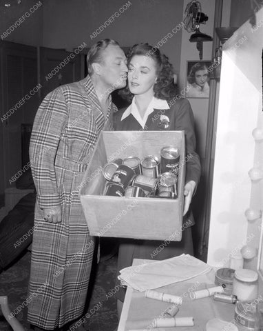 Edmund Lowe Marguerite Chapman and oven baked beans war effort 4b09-061