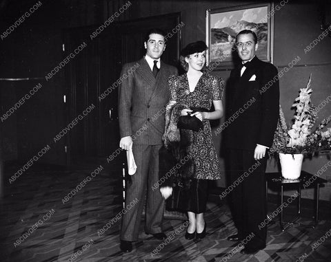 Ida Lupino Hugh Herbert Francis Lederer friends attend film premiere 4b09-064