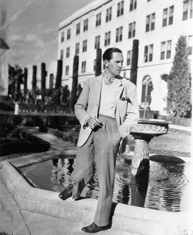candid cool Fredric March portrait 4b09-089