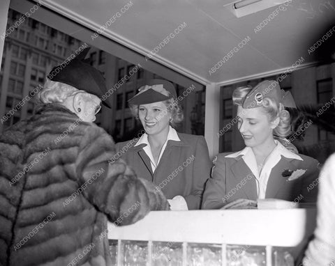 news photo Ilona Massey at Music for Victory Concert war effort 4b09-122