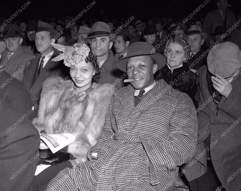 Eddie Rochester Anderson and wife attend boxing match 4b09-156
