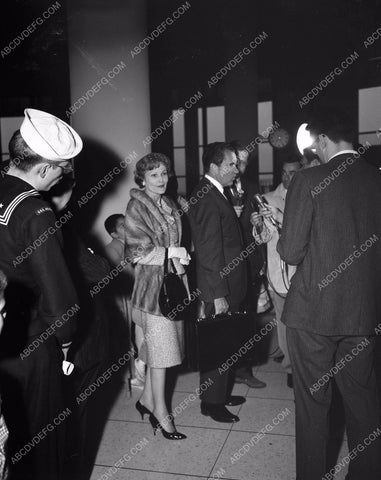 presidential candidate Richard Nixon wife arrive LAX 4b09-312