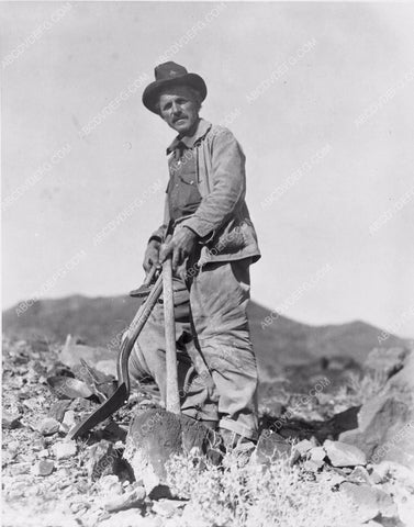 news photo historic Death Valley prospector 4b09-327