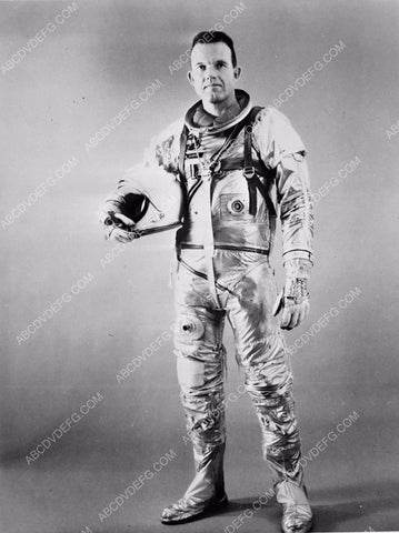 man models new NASA astronaut flight test suit 4b09-368