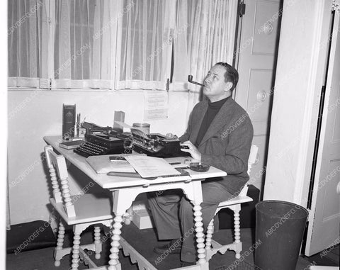 Robert Benchley gives magazine interview of home and life 4b09-511