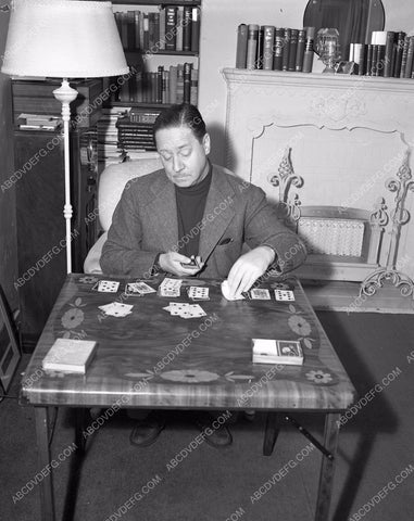 Robert Benchley gives magazine interview of home and life 4b09-513
