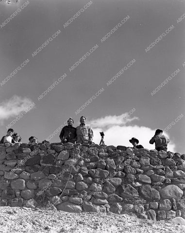 Wallace Beery cast and crew in Death Valley film shoot 4b09-538