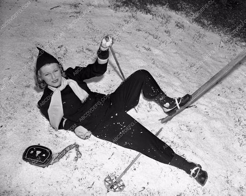 actress Whitney Bourne snow skiing shoot 4b09-588