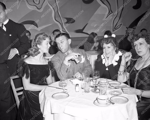George Burns Gracie Allen dining with friends 4b09-638