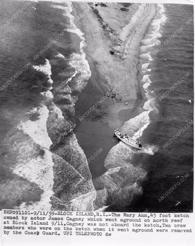 news photo James Cagney's boat runs aground Block Island, R.I. 4b10-006