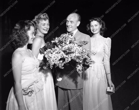 Earl Carroll and some of his showgirls 4b10-020