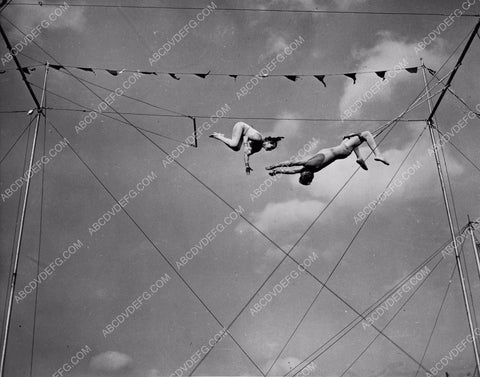 circus Ringling Barnum Bailey aerialist team The Flying Concellos 4b10-042