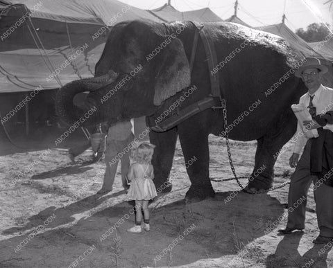 Cole Brothers Circus performers and crew get ready for show 4b10-072