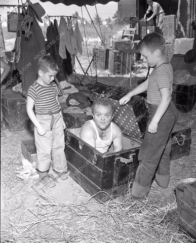 Cole Brothers Circus performers and crew get ready for show 4b10-077