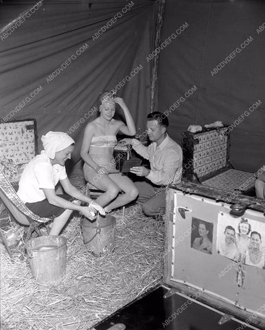 Cole Brothers Circus performers and crew get ready for show 4b10-078