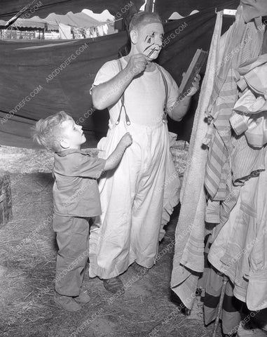 Cole Brothers Circus performers and crew get ready for show 4b10-079