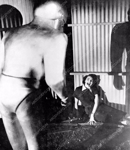Patricia Neal and Gort film The Day the Earth Stood Still 4b10-160