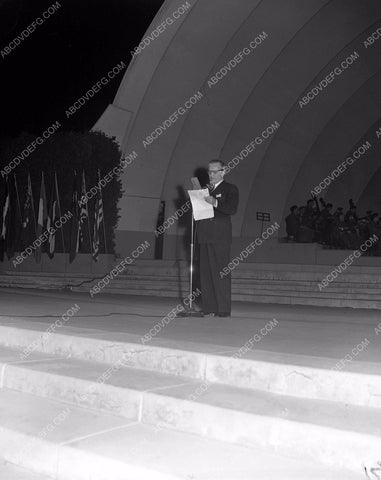 Ronald Colman at Memorial President Roosevelt Hollywood Bowl 4b10-266