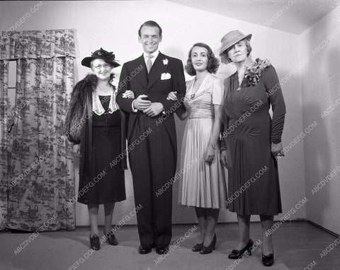 Douglas Fairbanks Jr. Mary Lee wedding day pics 4b10-293