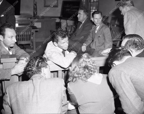 news photo Frank Sinatra in court 4b10-440