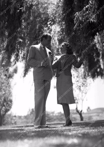Douglas Fairbanks Jr. Mary Lee enjoy leisure at home 4b10-600