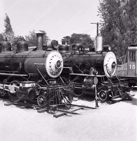 Locomotives at historic Los Angeles Travel Town 4b10-650